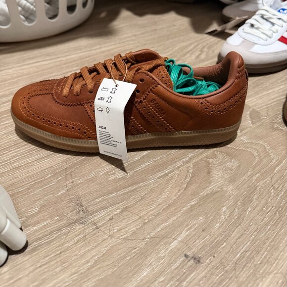 Brown Bear Sambas - Picture 1 of 3